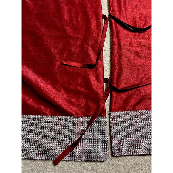 Domain XL Square Red Christmas Tree Skirt With Silver Sequin Border Lined Tie Up - Picture 2 of 8